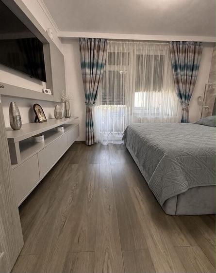 Apartament cu 3 camere decomandat în Exterior Vest
