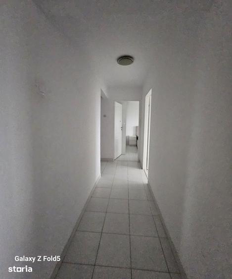 Apartament cu 3 camere decomandat în Rogerius