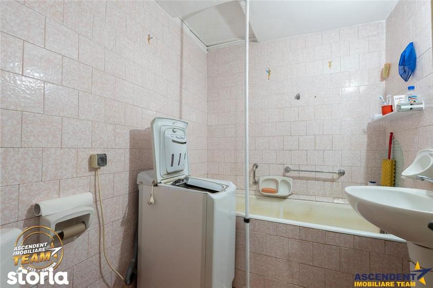 Casă cu 4 camere cu Canalizare în Central