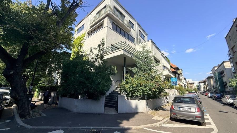 Casă individuală cu 14 camere în Capitale