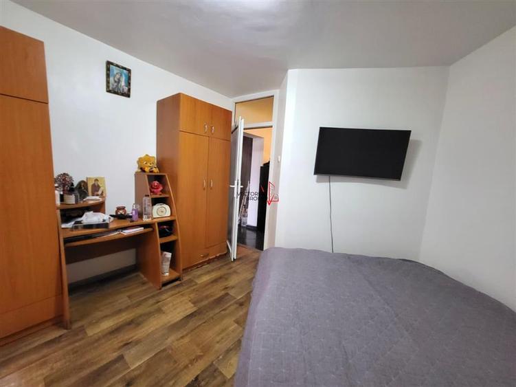 Apartament cu 3 camere semidecomandat în Titan