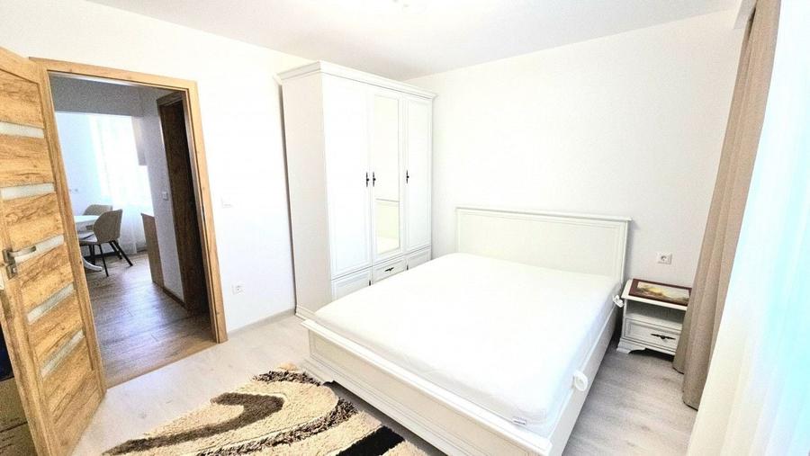 Apartament cu 3 camere decomandat, mobilat în Cloșca