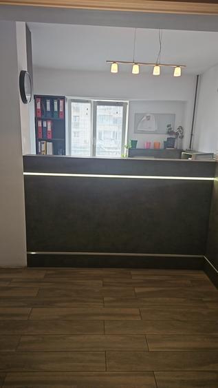 Birou, de 60 mp, în P-ța Sfânta Vineri