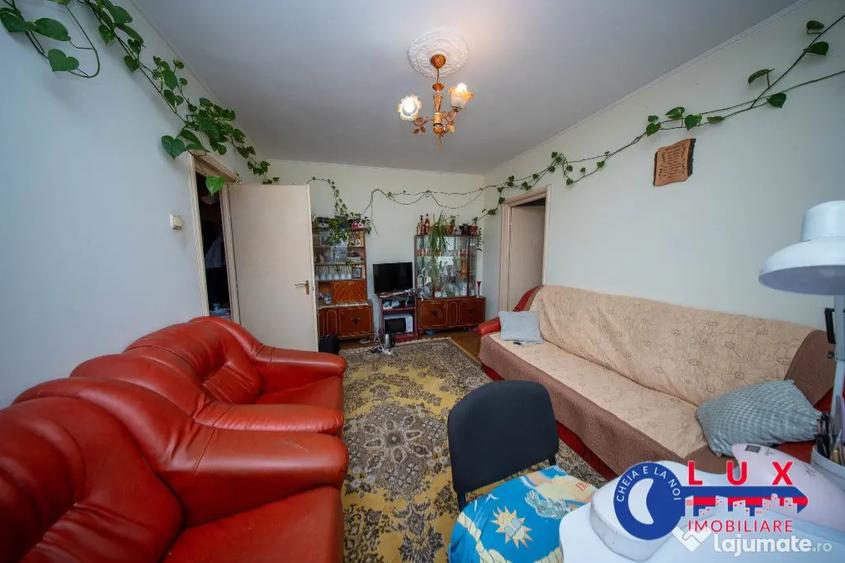 Apartament cu 3 camere semidecomandat în Ultracentral
