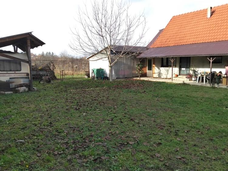 Casă cu 3 camere în Bârsa