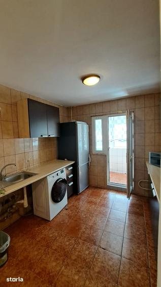 Apartament cu 3 camere decomandat în Crângași