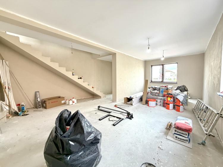 Duplex cu 4 camere cu Canalizare în Ghiroda