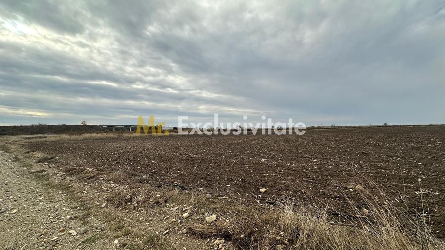 Teren agricol extravilan de 16105 mp, în Rătești