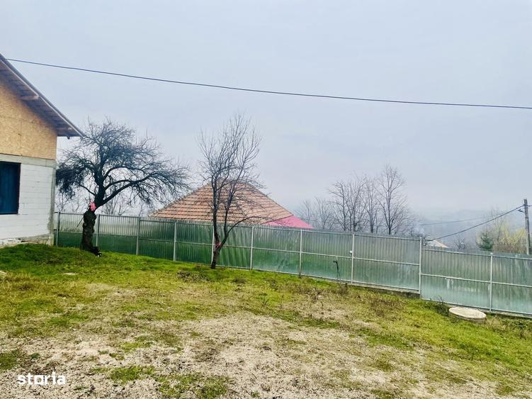 Casă cu 4 camere cu Canalizare în Scărișoara