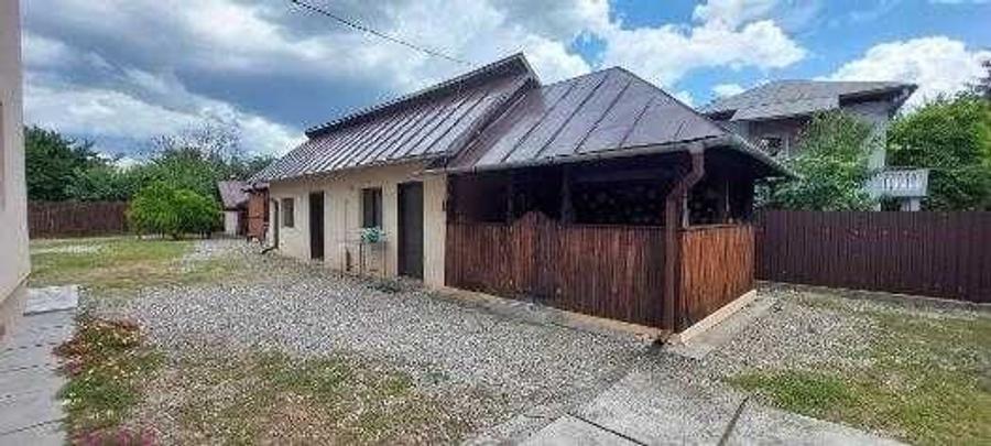 Casă cu 4 camere în Viișoara