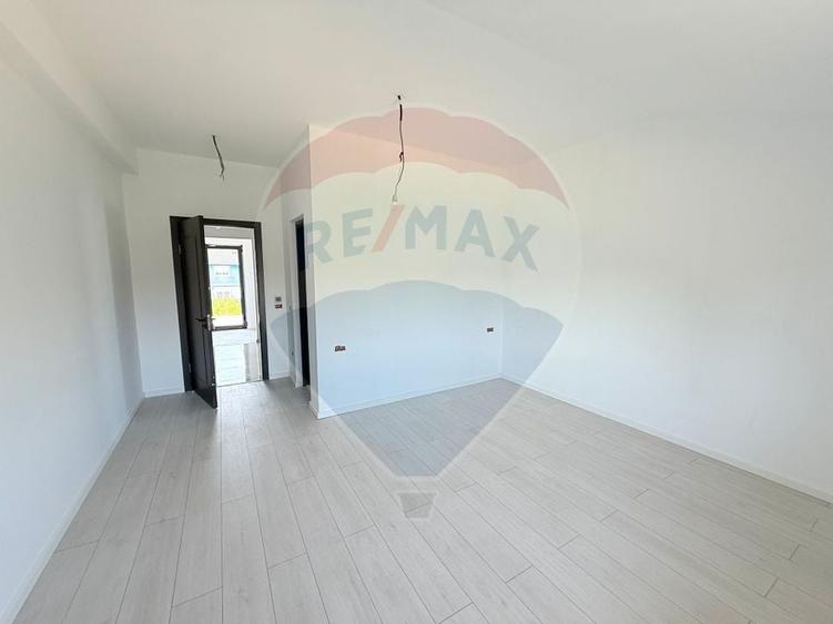 Duplex cu 5 camere cu Teren 300 Mp în Cornetu