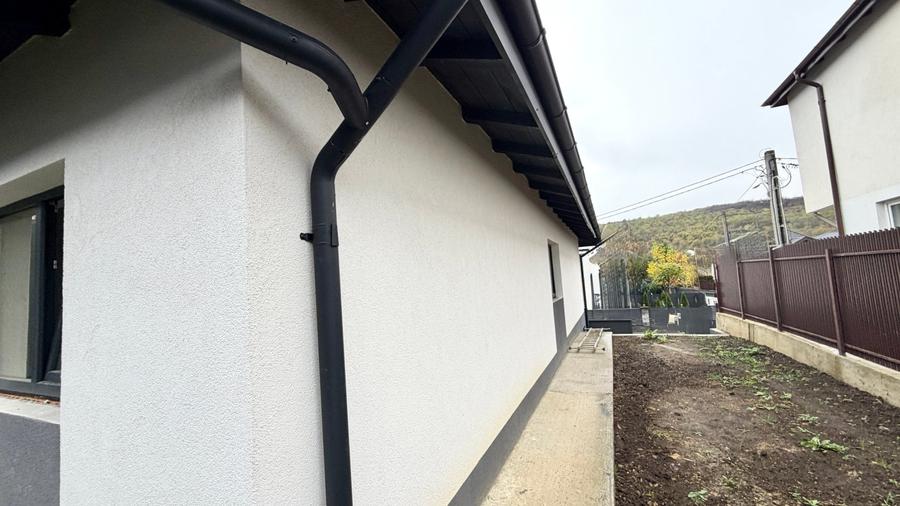 Casă individuală cu 4 camere decomandat cu Teren 400 Mp în Vișan