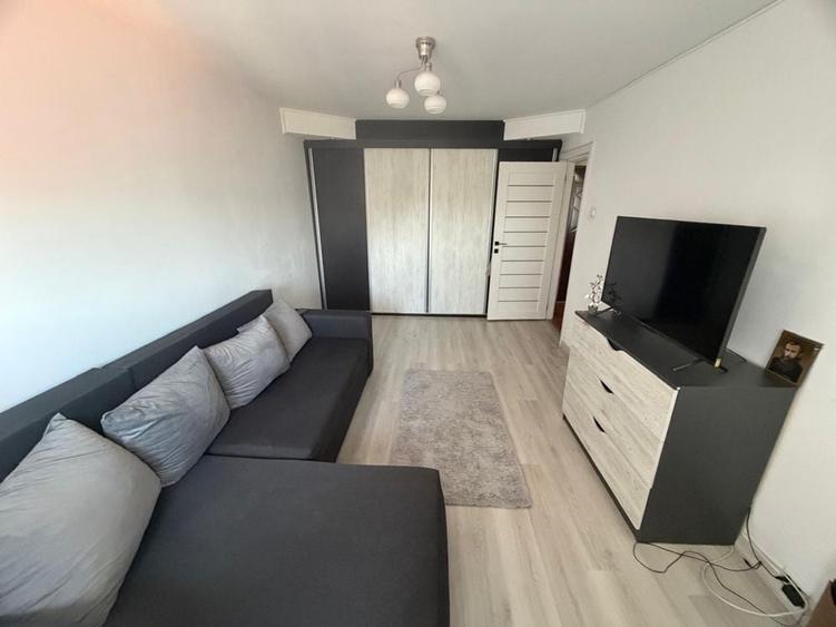 Apartament cu 2 camere decomandat în Crângași