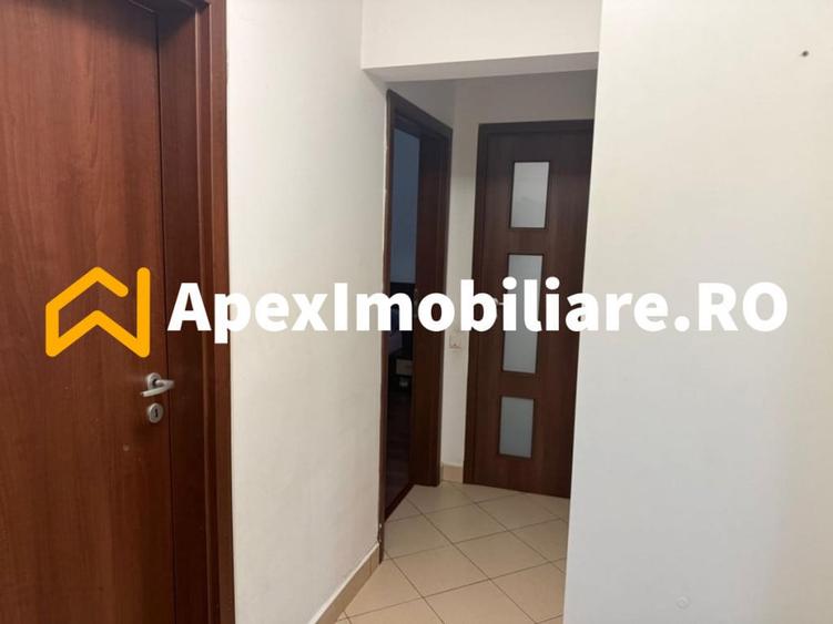 Apartament cu 3 camere decomandat în Titan