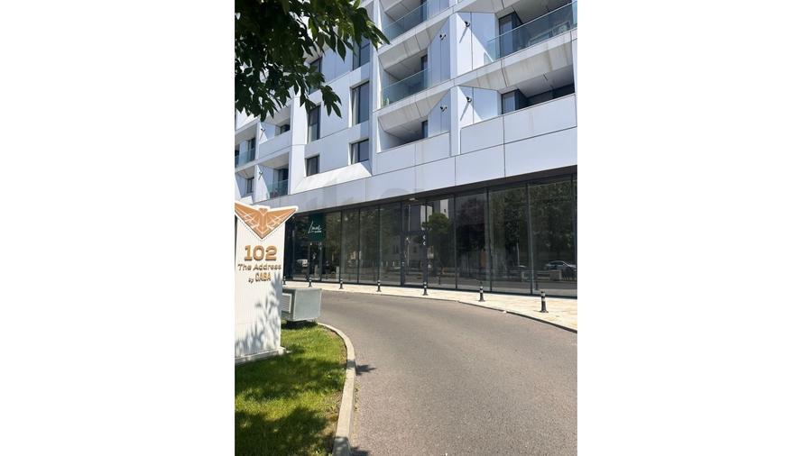 Apartament cu 4 camere semidecomandat în Barbu Văcărescu