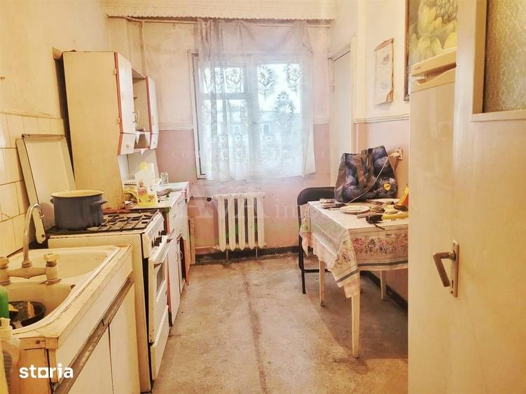 Apartament cu 3 camere decomandat în Republicii