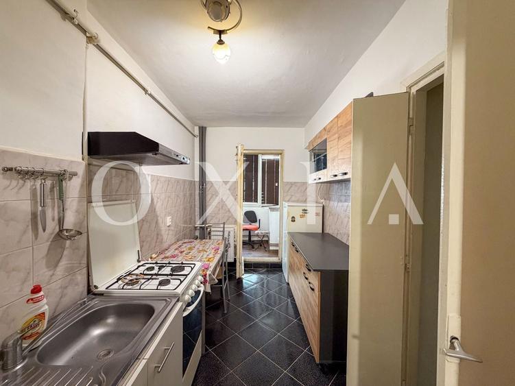 Apartament cu 3 camere decomandat, mobilat în Dacia