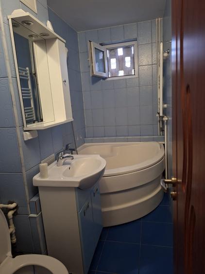 Apartament cu 2 camere nedecomandat în Casa de Cultură