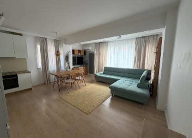 Apartament cu 3 camere semidecomandat în Unirii
