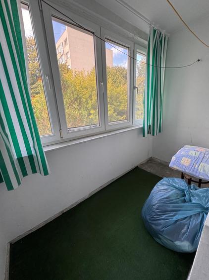 Apartament cu 3 camere decomandat în Berceni