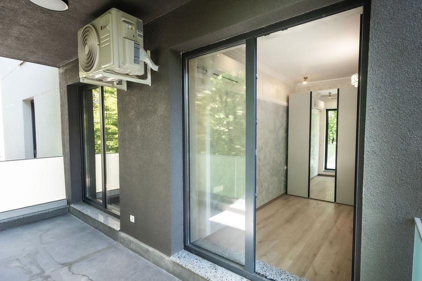 Apartament cu 3 camere semidecomandat în Tineretului