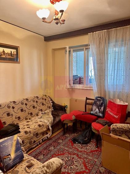 Apartament cu 3 camere decomandat în Iancului