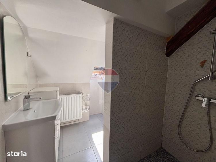 Casă cu 4 camere în Lazaret