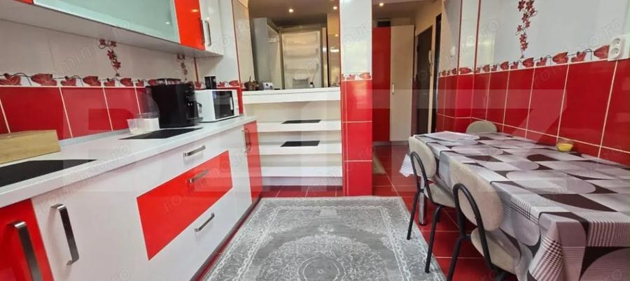 Apartament cu 3 camere decomandat, mobilat în Micro 3
