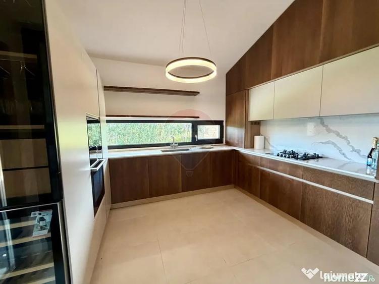 Casă cu 4 camere cu Teren 422 Mp în Central