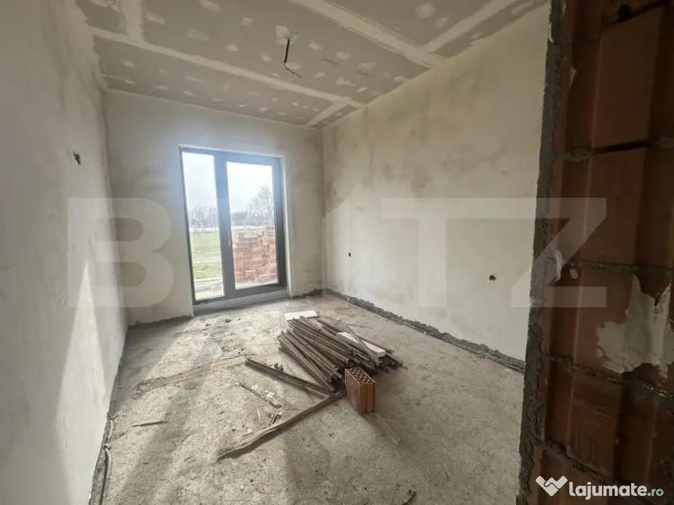 Casă cu 4 camere cu Teren 520 Mp în Păulești