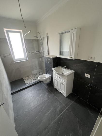 Casă cu 4 camere în Moșnița Nouă