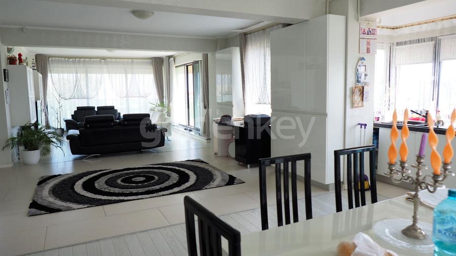 Apartament cu 4 camere decomandat, mobilat în Central