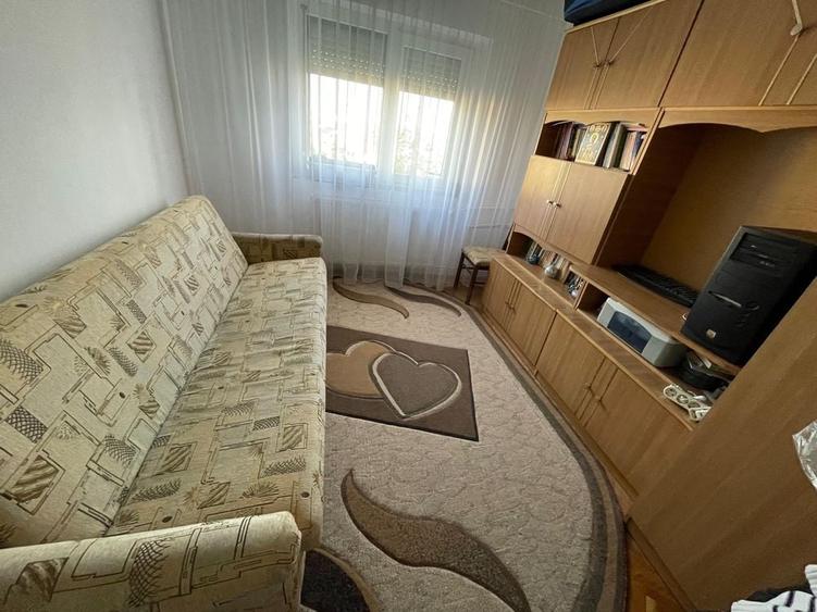 Apartament cu 3 camere decomandat în Salca