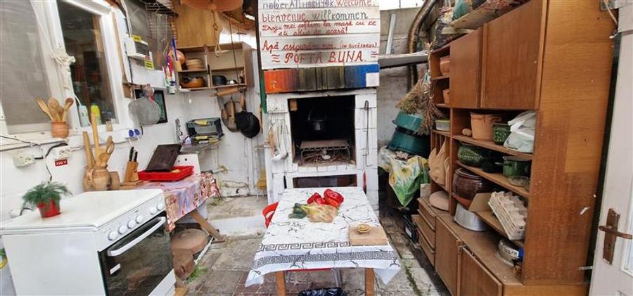 Casă individuală cu 11 camere cu Canalizare în Exterior Vest