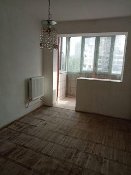 Apartament cu 3 camere decomandat în Casa de Cultură