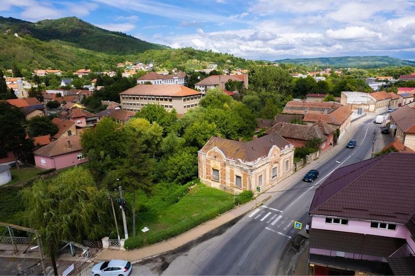 Casă cu 4 camere în Central