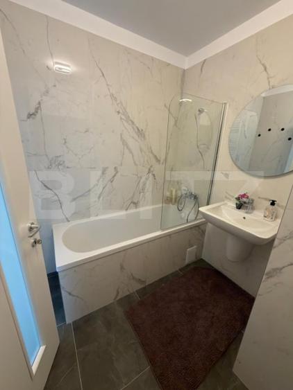 Apartament cu 3 camere decomandat, mobilat în Tractorul