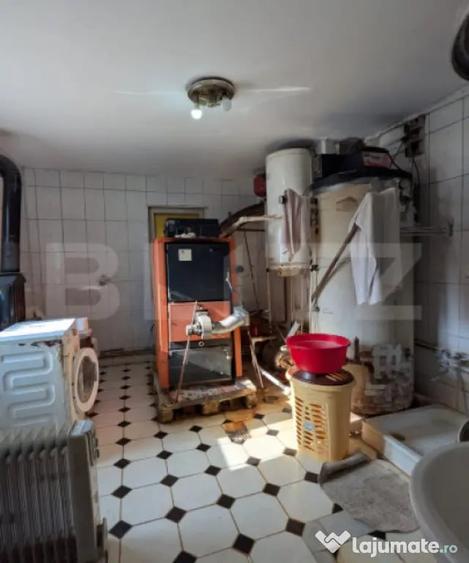 Casă cu 7 camere cu Teren 1656 Mp în Central