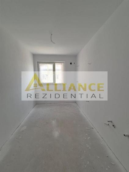 Apartament cu 3 camere decomandat în Berceni