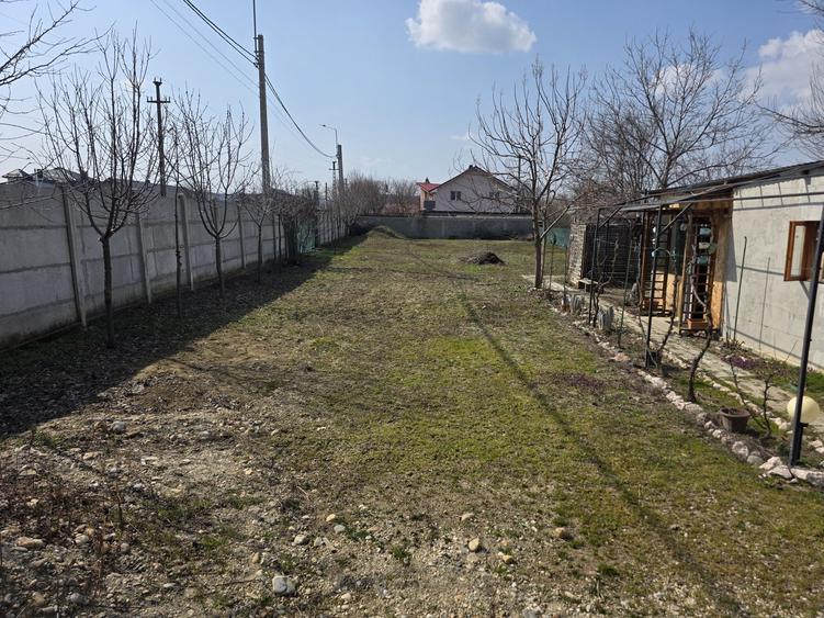Teren de 865 mp, în Leșile