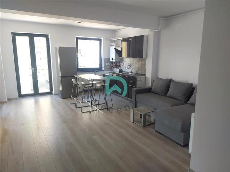 Apartament cu 2 camere decomandat în Tractorul