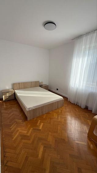 Apartament cu 3 camere decomandat în 7 Noiembrie