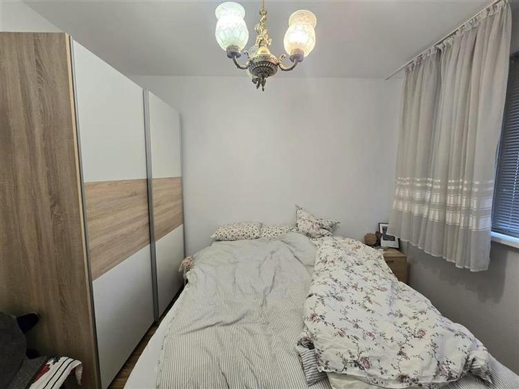 Apartament cu 2 camere semidecomandat, mobilat în 1 Mai