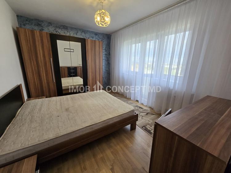 Apartament cu 3 camere semidecomandat, mobilat în Nord