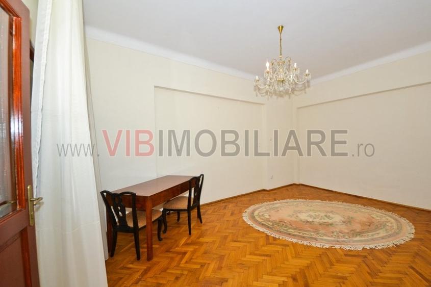 Apartament cu 4 camere semidecomandat în Aviatorilor