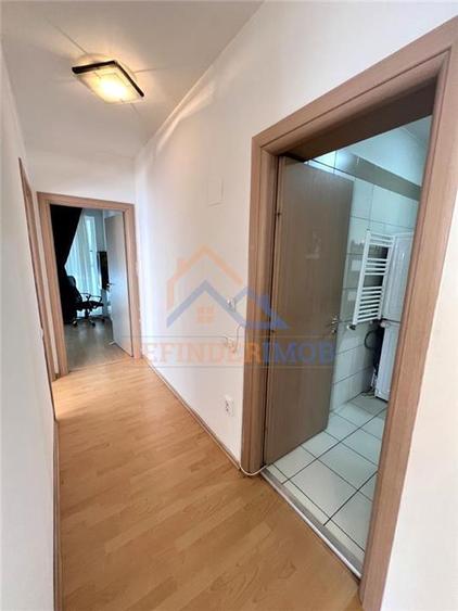 Apartament cu 3 camere decomandat, mobilat în Titan