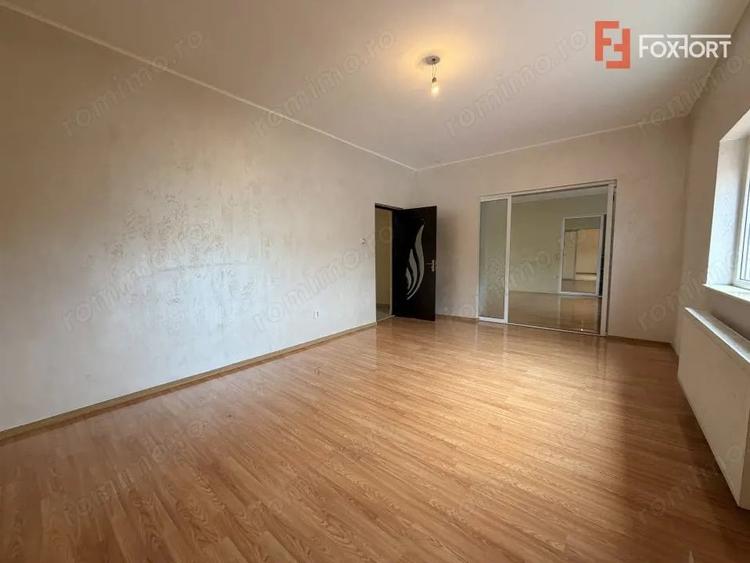 Casă cu 11 camere cu Teren 610 Mp în Central