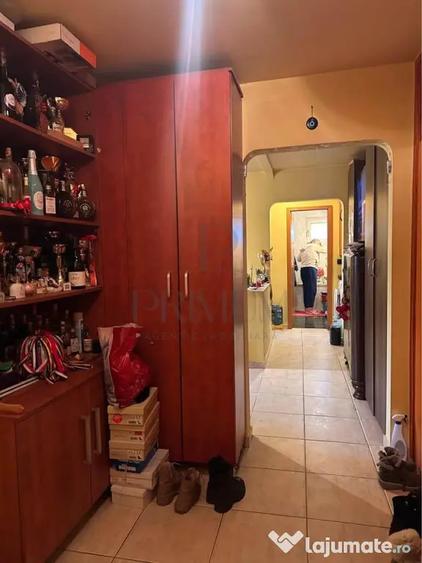 Apartament cu 3 camere decomandat, mobilat în Mircea cel Bătrân