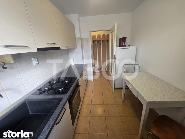 Apartament cu 3 camere semidecomandat, mobilat în Mihai Viteazul