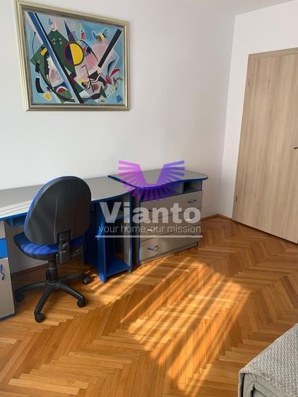 Apartament cu 3 camere decomandat, mobilat în Vasile Aaron